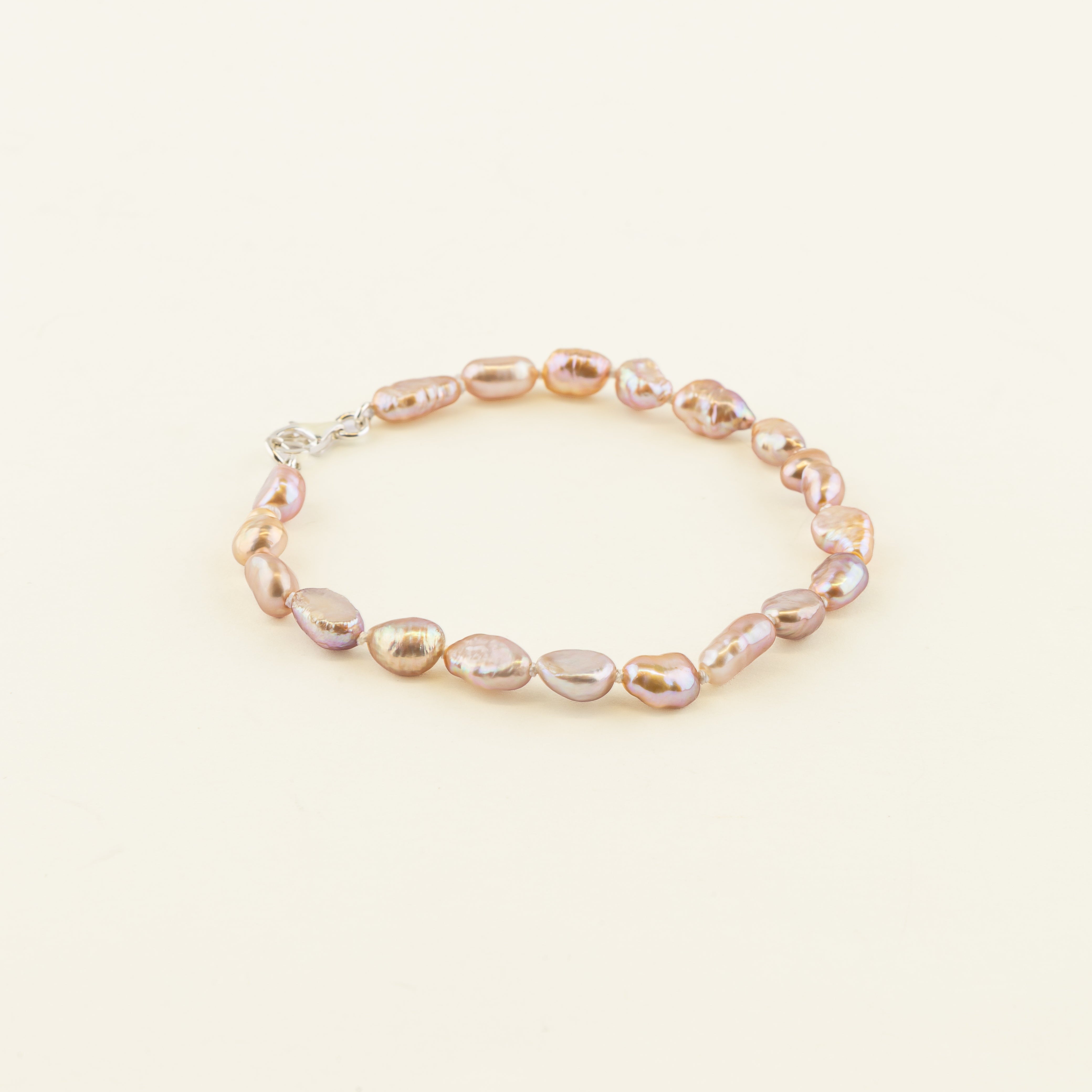 Bracelet lila asymétrique