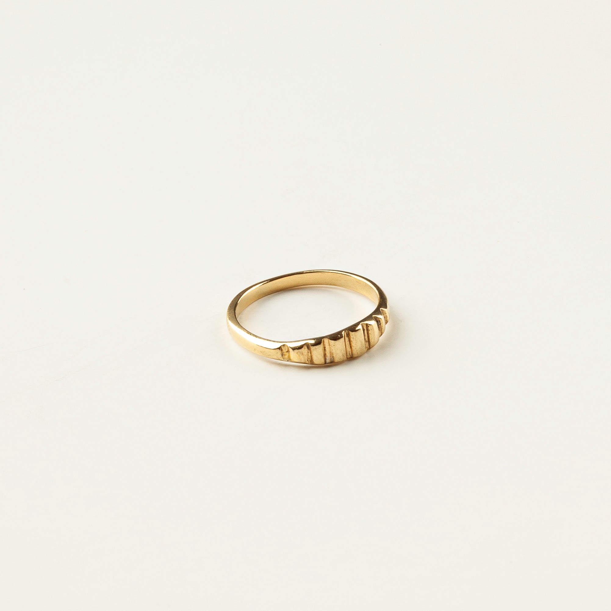 Flow gold ring