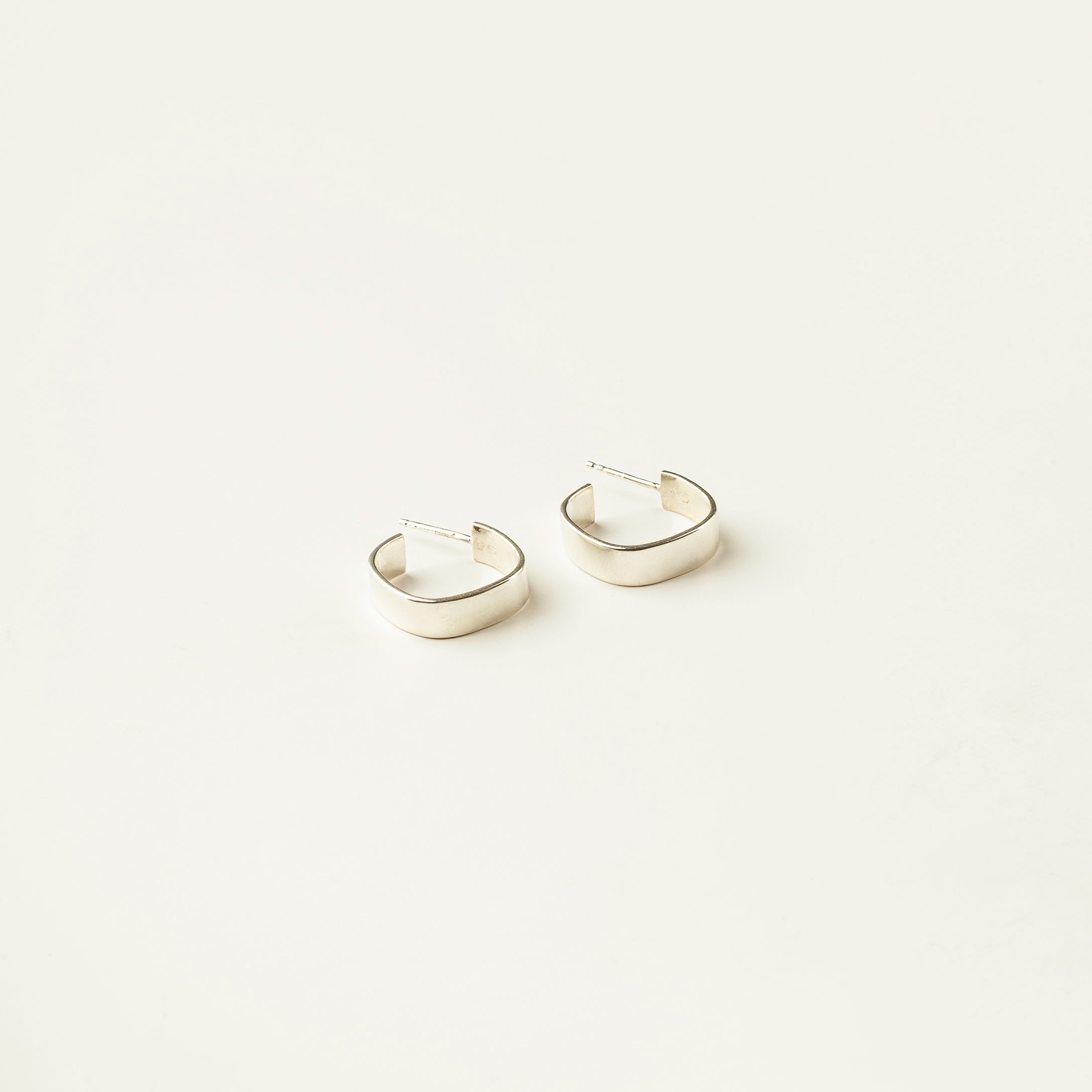 Petits hoops carré plat