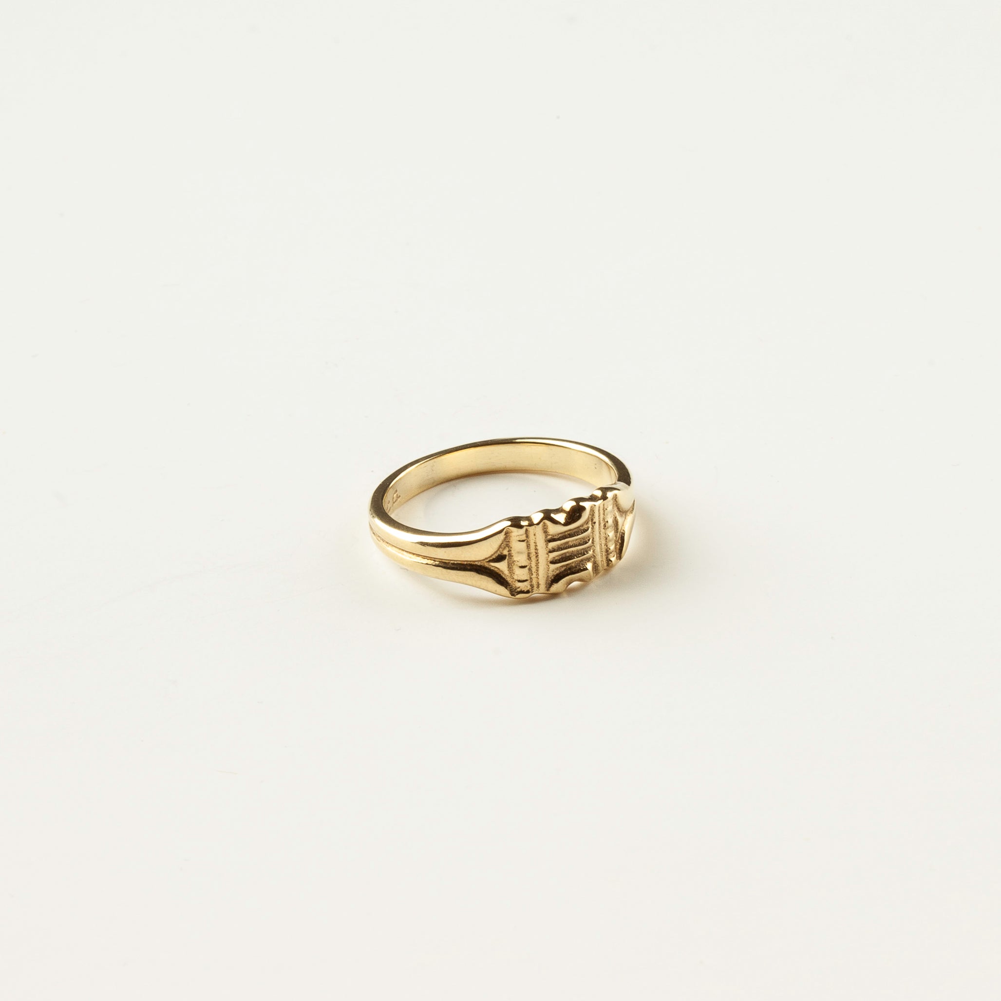 Bague pyramide or