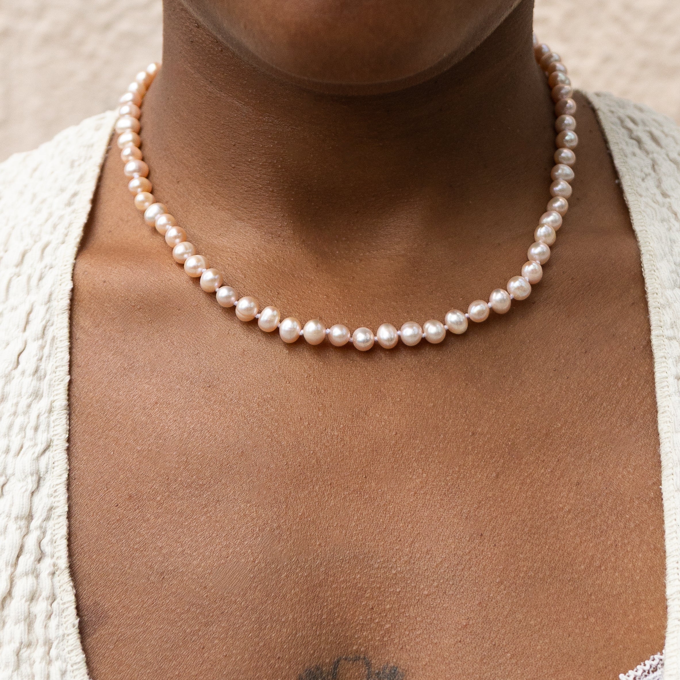 Collier de petites perles roses