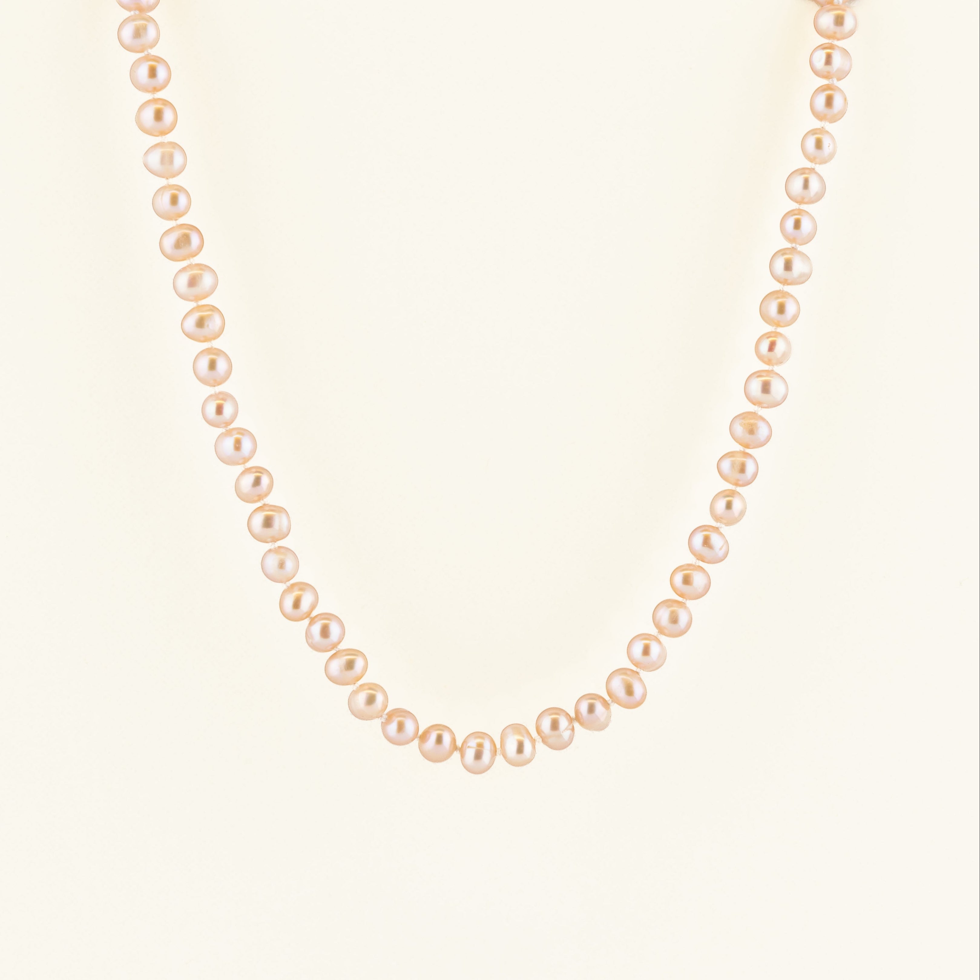 Collier de petites perles roses