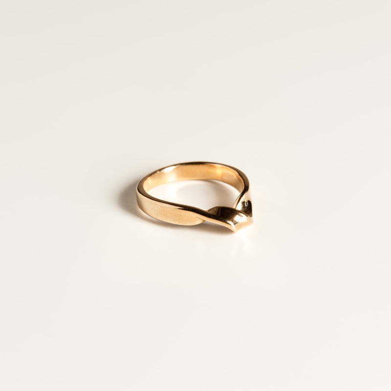 Ribbon Gold Ring
