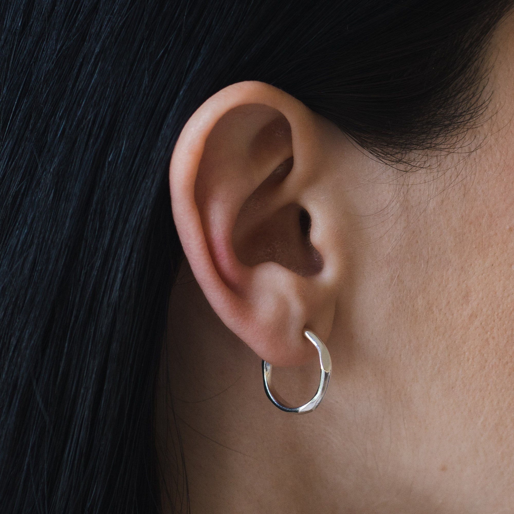 Medium Sculpted Hoops