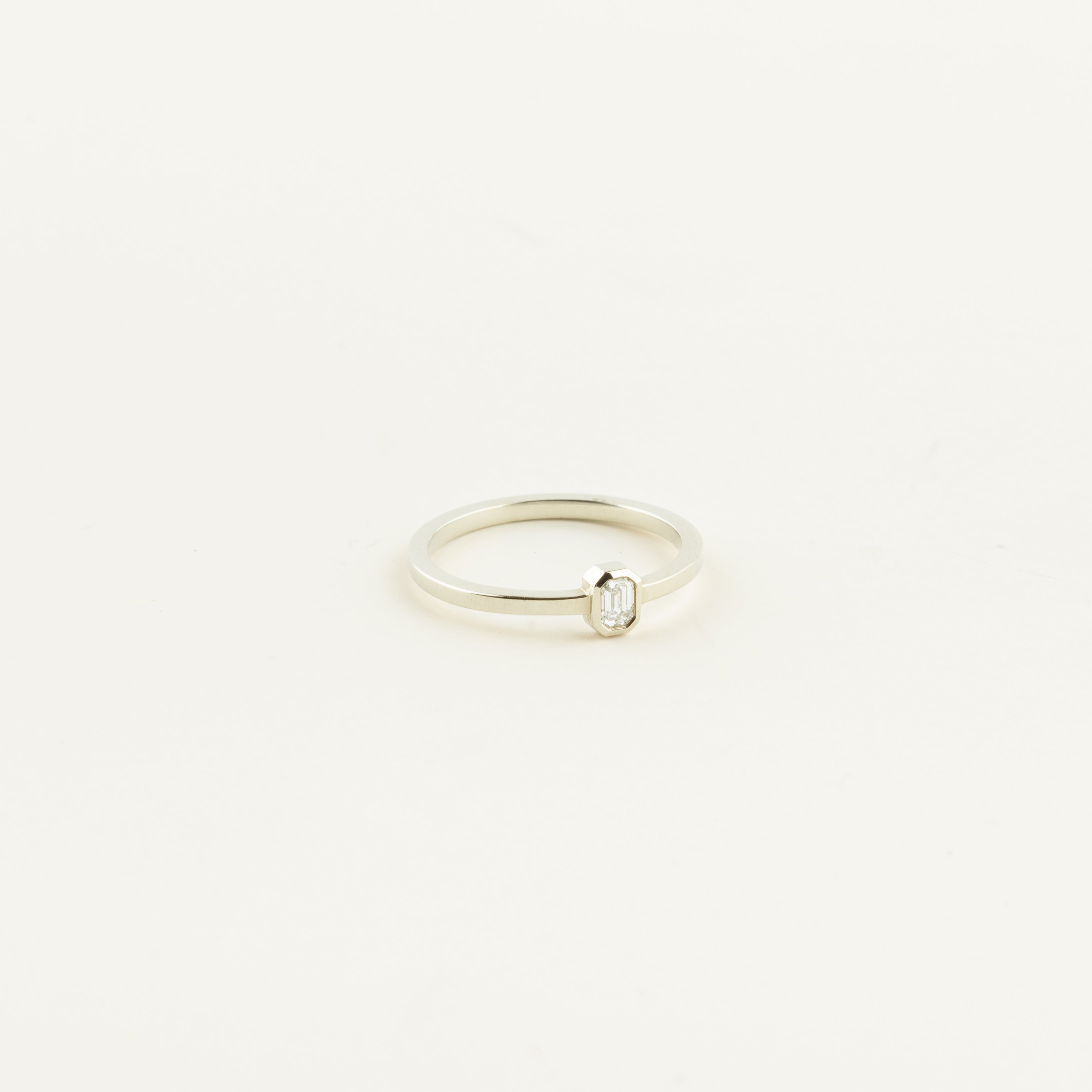 White gold ring with lab-grown diamond