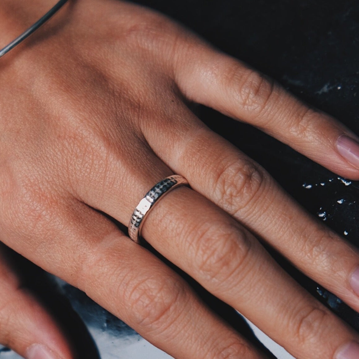 Bague fossile or